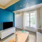 Вилла In With Sea View & Pool Кавалер-сюр-Мер