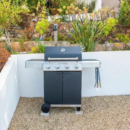 Villa In With Sea View & Pool *