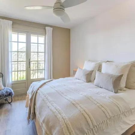 In With Sea View & Pool