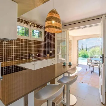 Villa In With Sea View & Pool